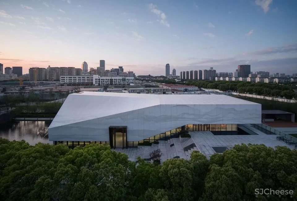 苏州金融商务广场展示中心：建构和隐喻当代太湖石 日清设计