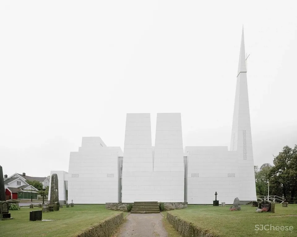 挪威波什格伦教堂:洁白瓷砖包覆的“复活”教堂 Espen Surnevik