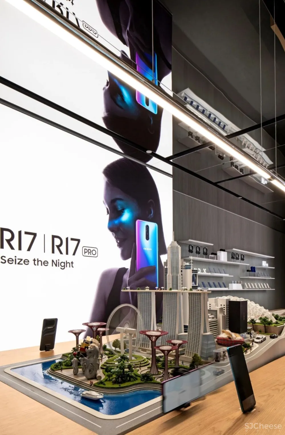 新作 | 东仓:OPPO 新加坡旗舰店 3.0 版本,零售空间的时尚艺术