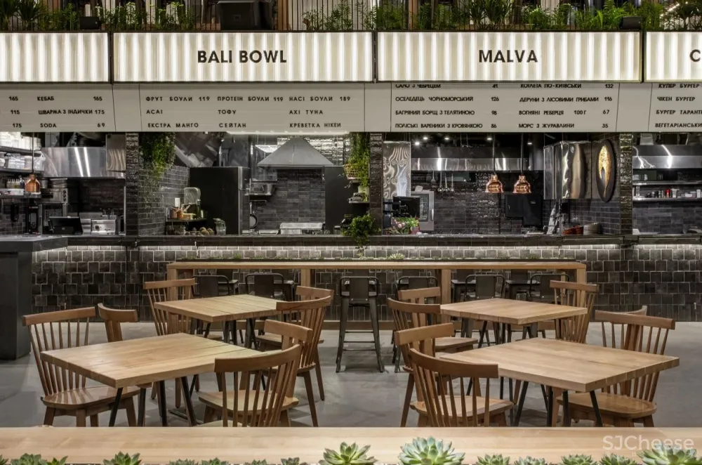 一个18世纪的军火库改造成基辅一个繁华的食品市场