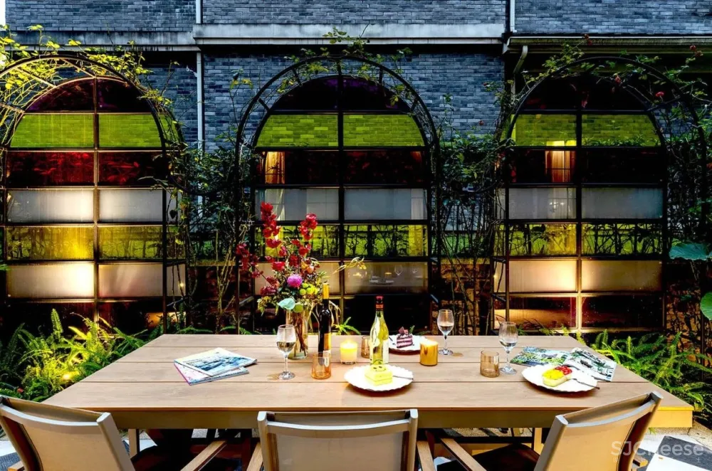 300m²红配绿的大胆设计,极尽“花俏”本事!网友直呼:美到不真实!