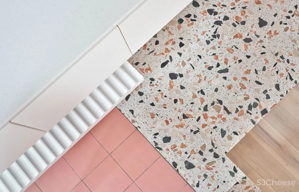 一个人，三只猫，144㎡ 糖果色度假屋