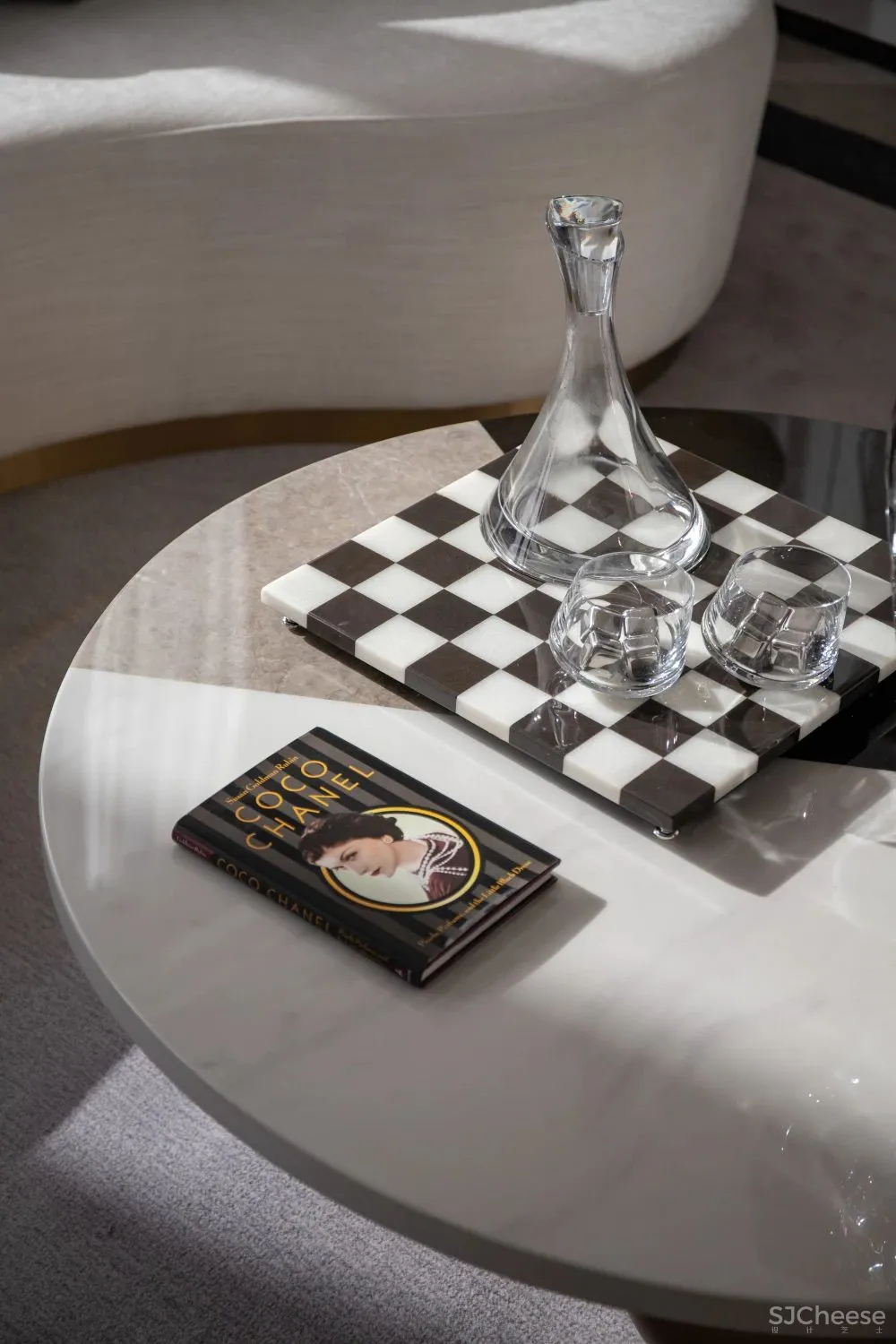 220㎡璀璨奢宅, 黑红配色,致敬经典!