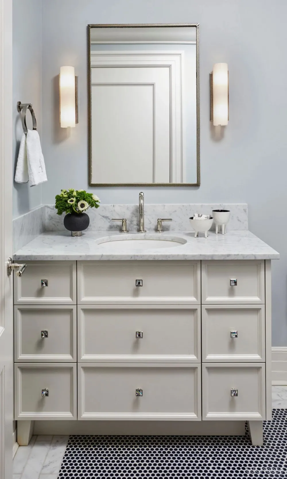 Donna Mondi 色彩视觉 与众不同