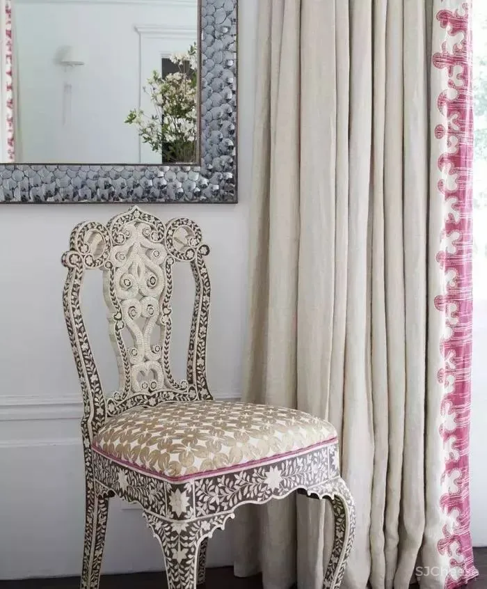 高级灰 红色，当代东方优雅美学的完美演绎