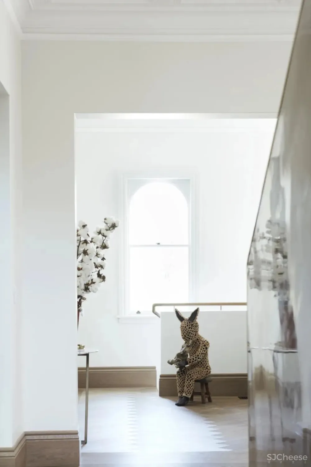 优雅“中性色”山顶别墅,低调却有品位!