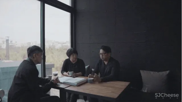 乡下大妈请日本人造房,修了6年,一扇窗都没有