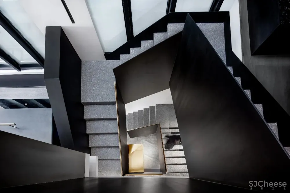 【2019年鉴榜办公作品】FW.GID 办公室 曾建龙