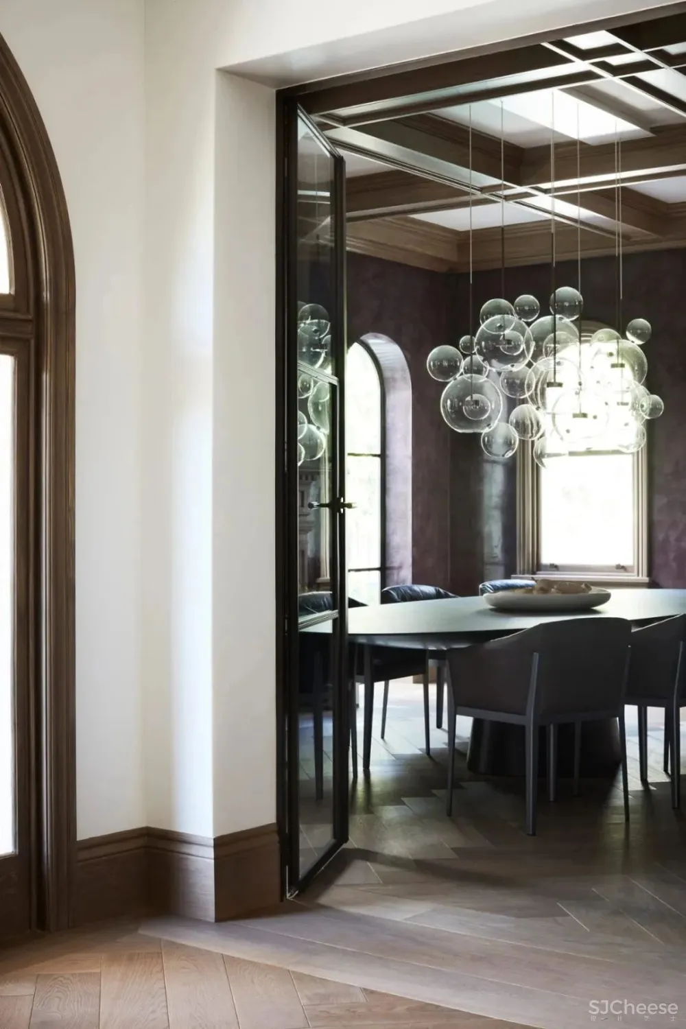 优雅“中性色”山顶别墅,低调却有品位!