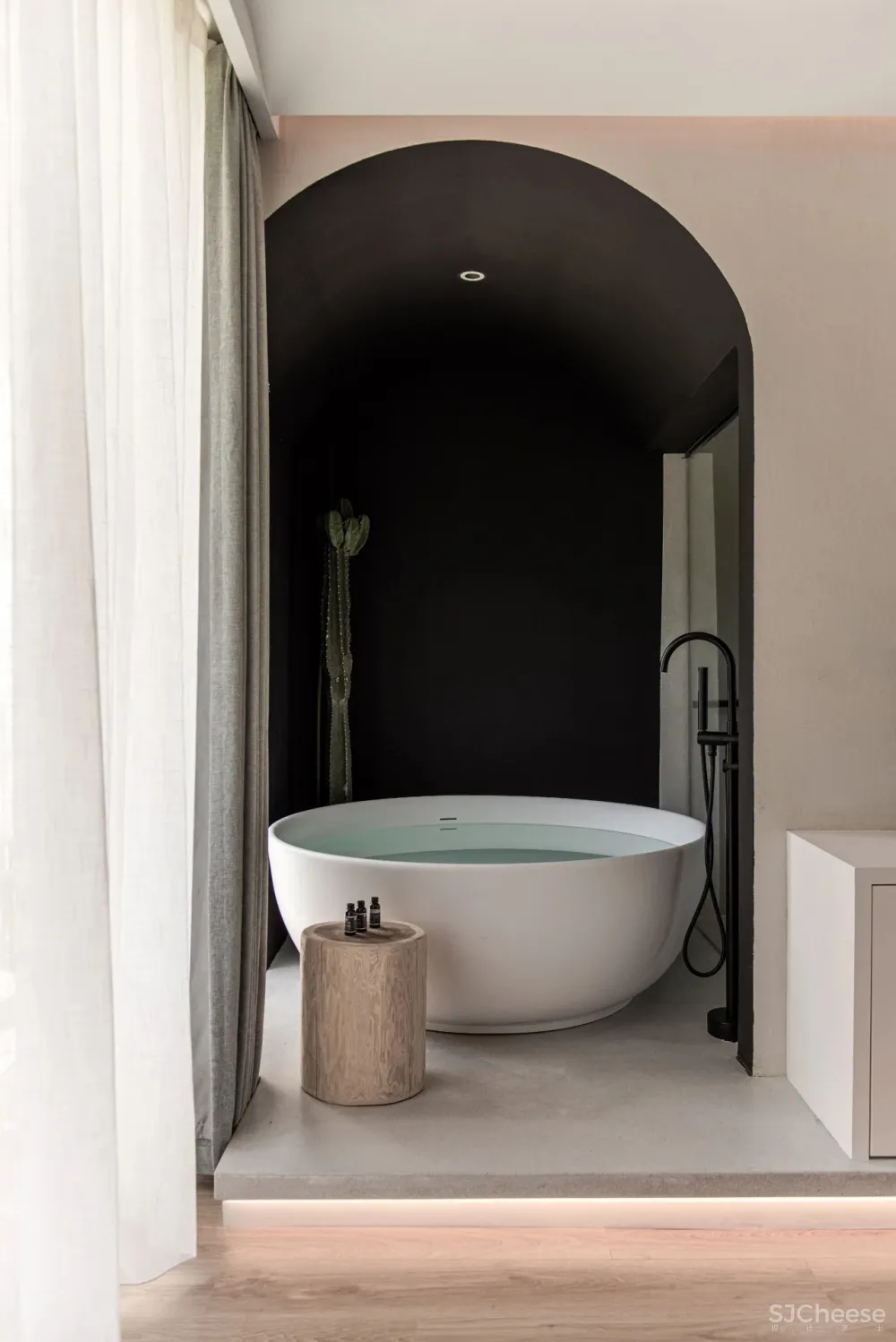 杉树林里的极美民宿