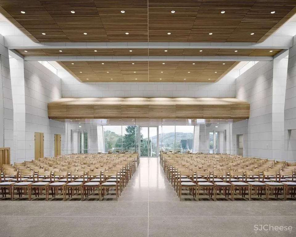 挪威波什格伦教堂:洁白瓷砖包覆的“复活”教堂 Espen Surnevik