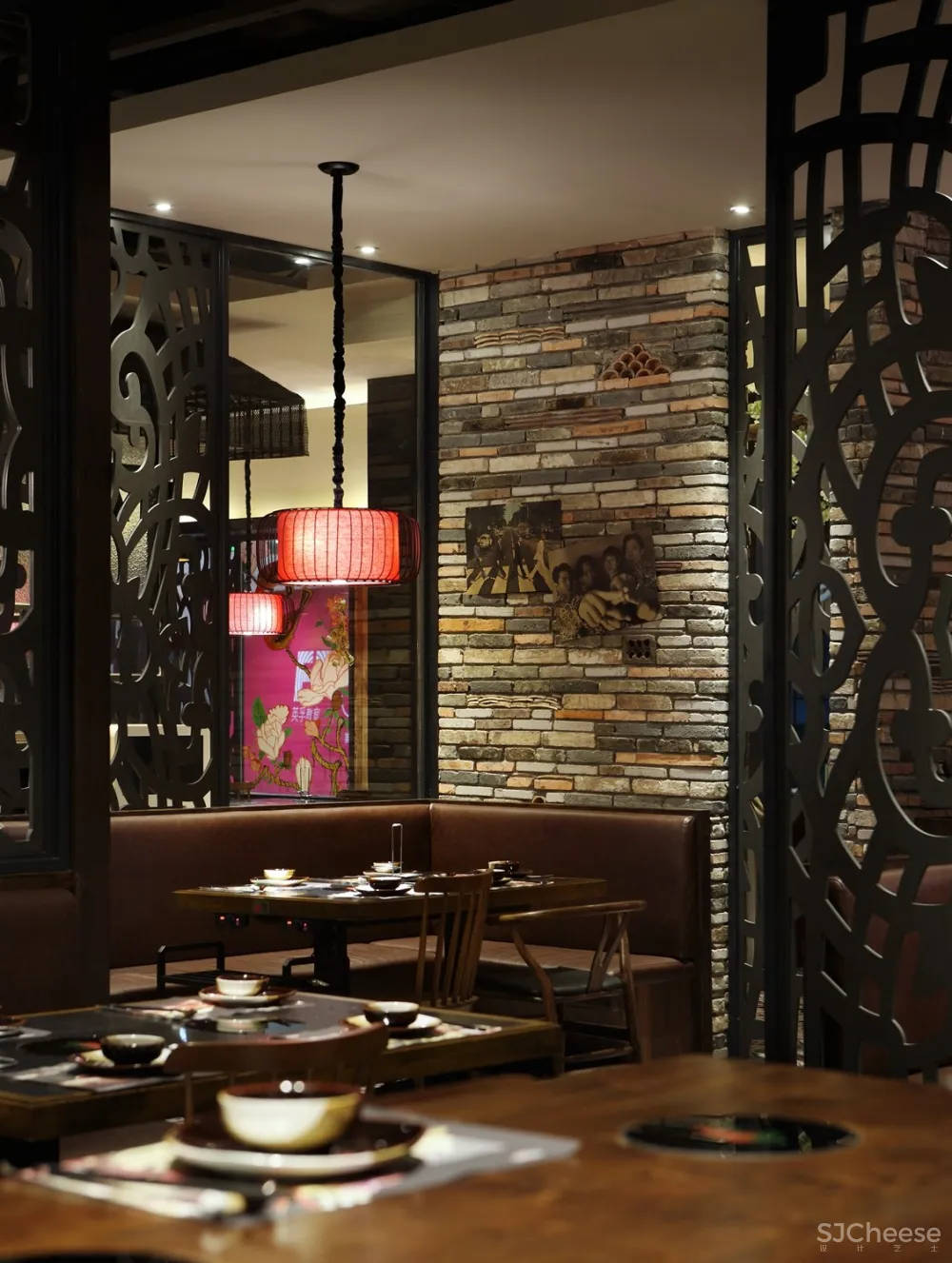 所有相遇都是久别重逢:“花椒遇见辣椒”火锅餐厅设计!