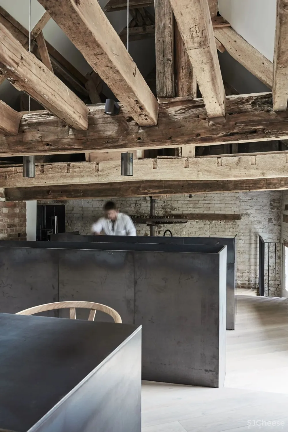 一个百年历史的磨坊，千年历史的遗址：这部电影捕捉了一个永恒的转变