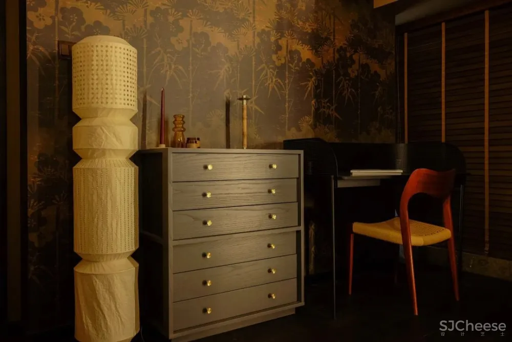 深圳小夫妻花半年时间等待家具漂洋过海，入住这个现代与古典之家