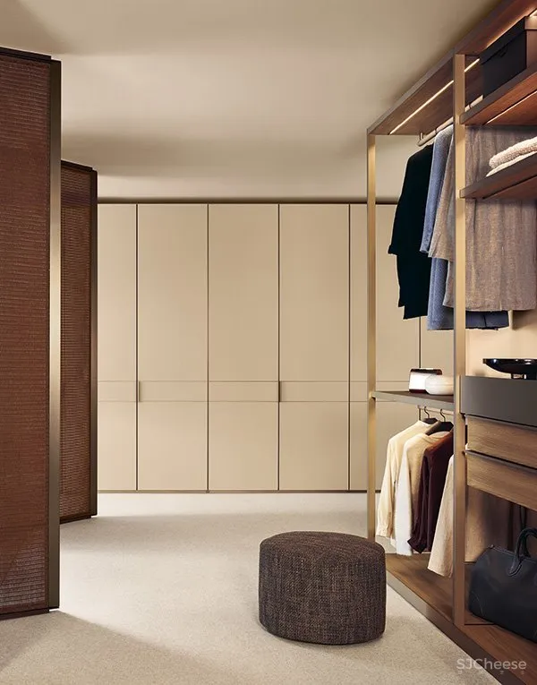 Poliform 在一所隐奢住宅内展开了大胆的试探