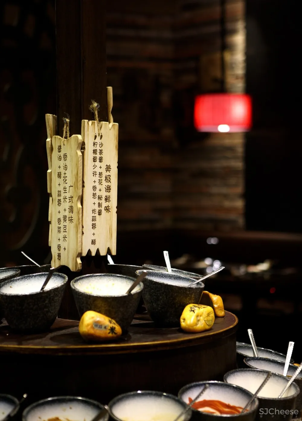 所有相遇都是久别重逢:“花椒遇见辣椒”火锅餐厅设计!