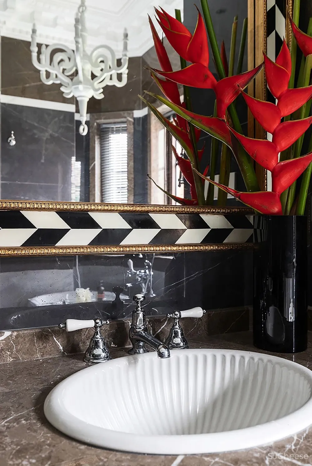 300m²红配绿的大胆设计,极尽“花俏”本事!网友直呼:美到不真实!