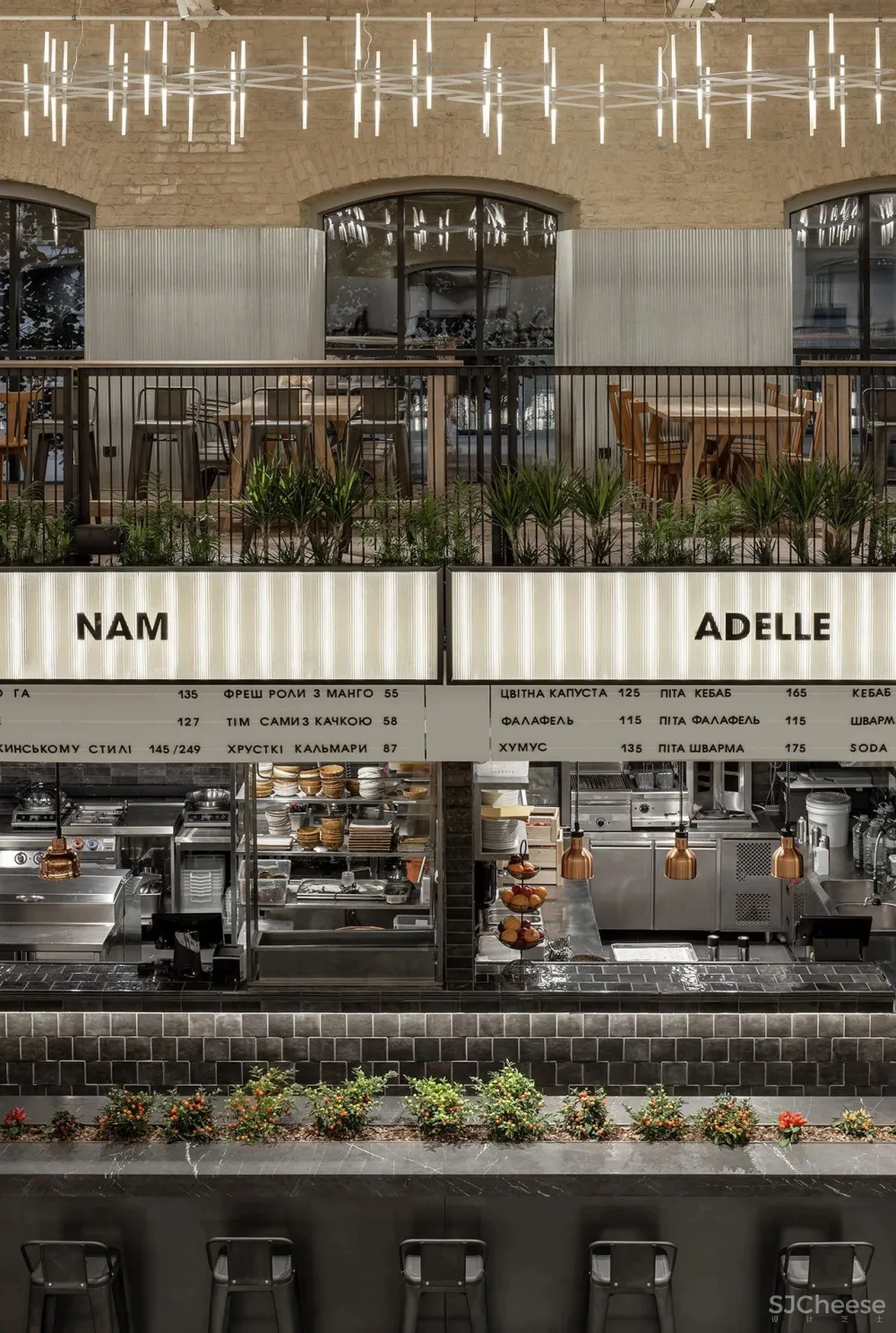 一个18世纪的军火库改造成基辅一个繁华的食品市场