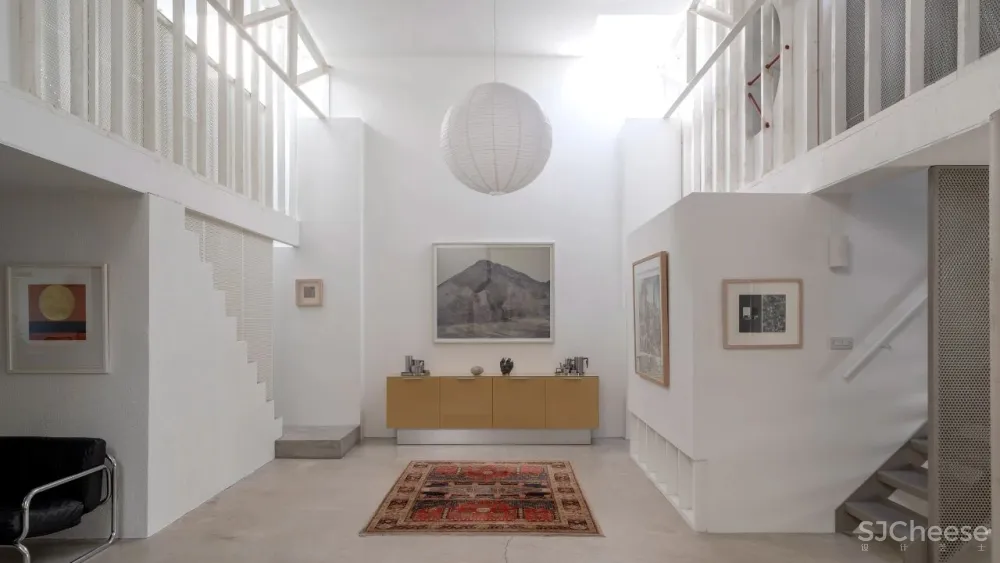 仓库改造成工业风的家,巧开天窗让空间更通透