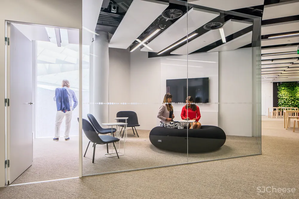 看看芬兰这栋总部大楼,没想到中庭还能这样设计!