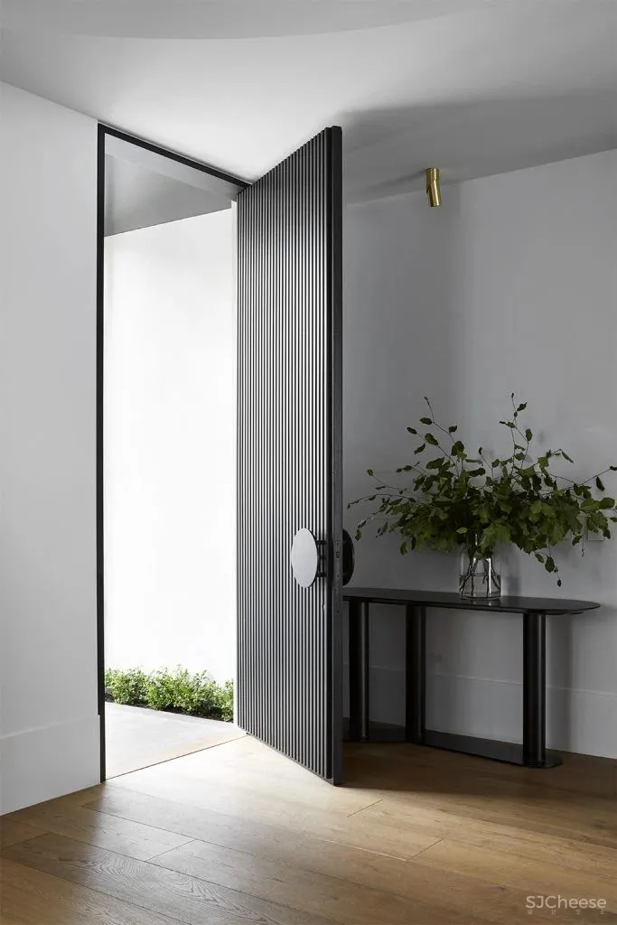 Christopher Elliott 新作 低调内敛的现代优雅