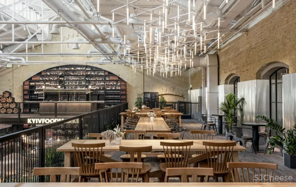 一个18世纪的军火库改造成基辅一个繁华的食品市场