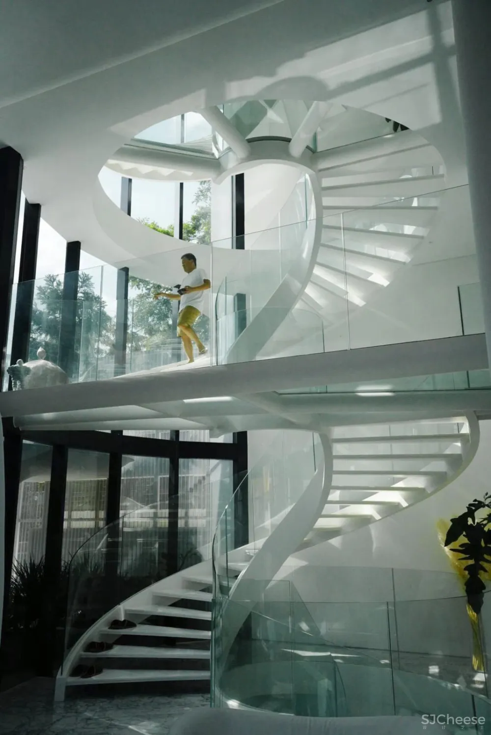 别墅还可以这样设计，从内到外的阶梯式曲线太美！