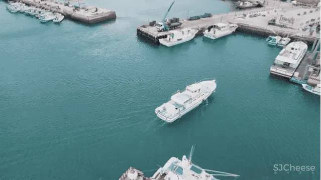 乡下大妈请日本人造房,修了6年,一扇窗都没有