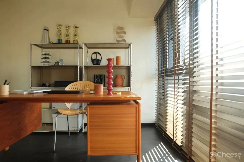 深圳小夫妻花半年时间等待家具漂洋过海，入住这个现代与古典之家