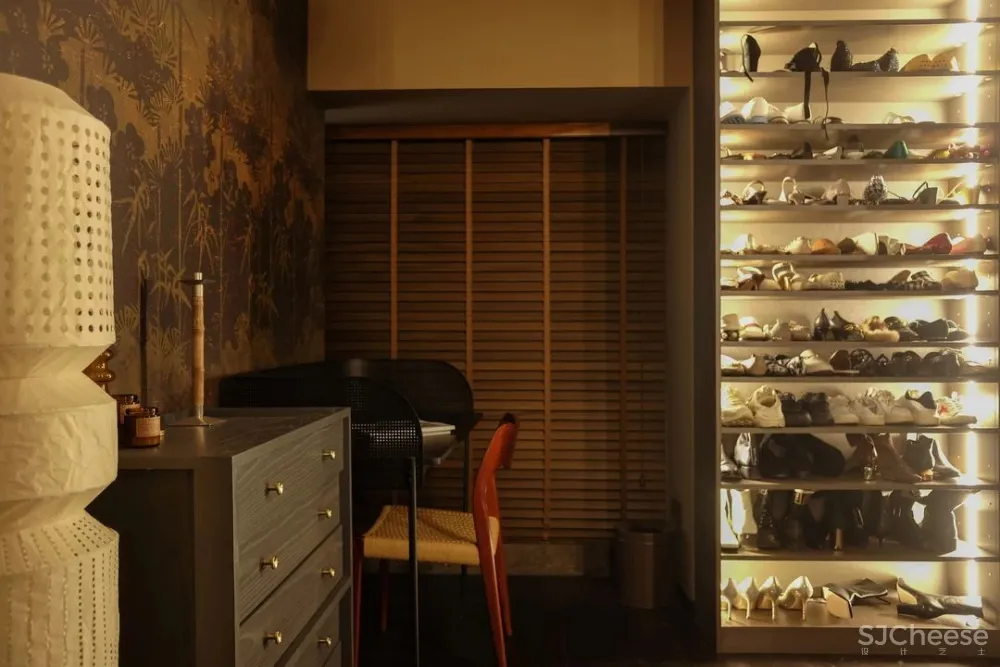 深圳小夫妻花半年时间等待家具漂洋过海，入住这个现代与古典之家