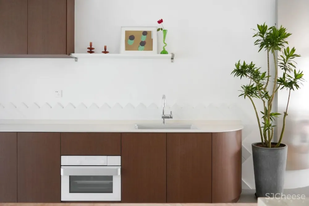 180㎡普通两居室,出彩全靠砸墙和抬高?