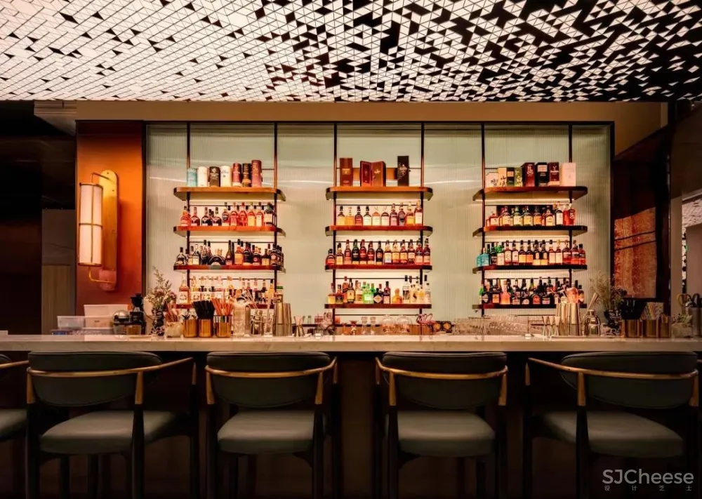 在 “茶山”梯田里喝茶饮,品尝春天滋味