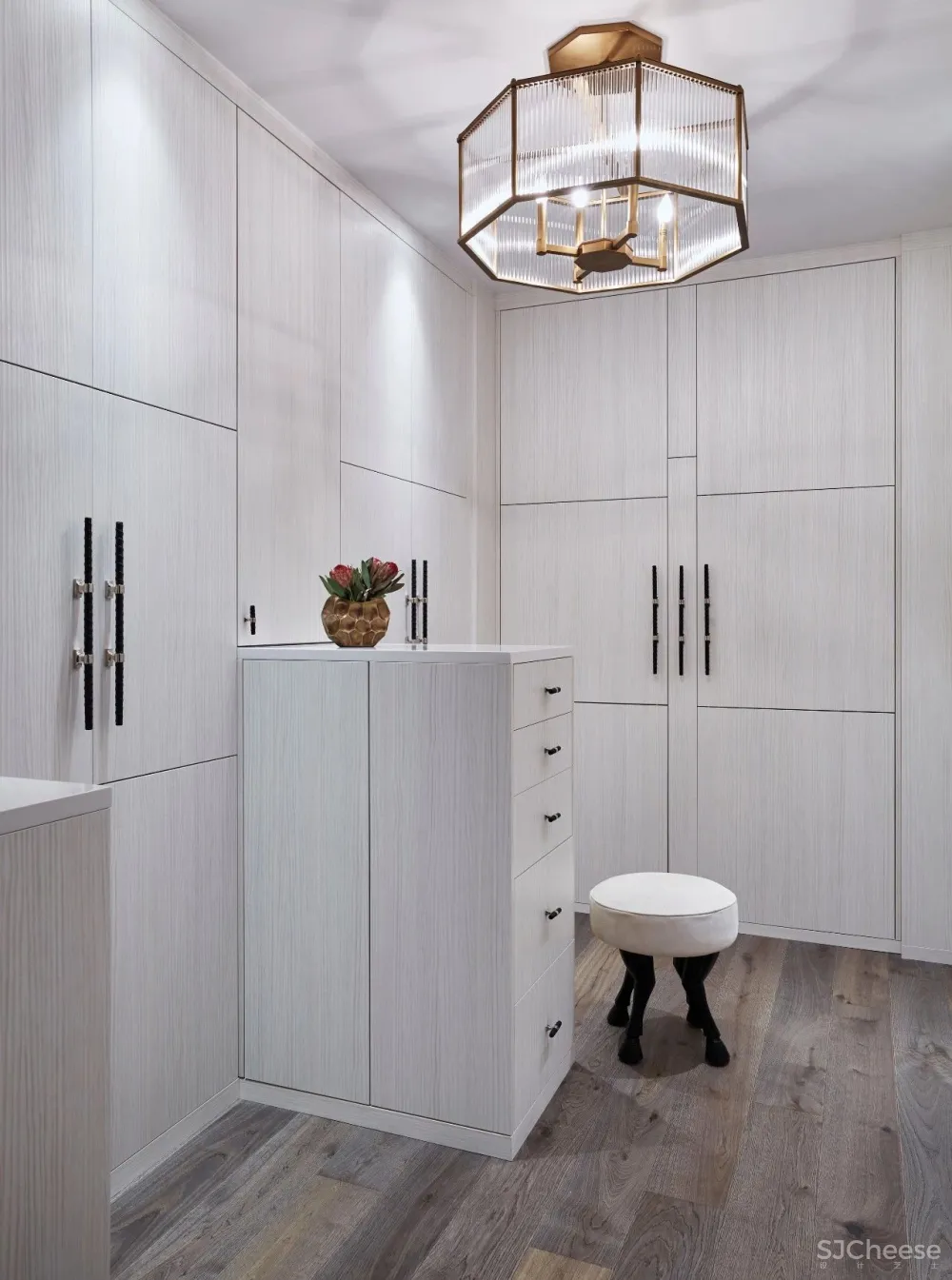 Donna Mondi 色彩视觉 与众不同