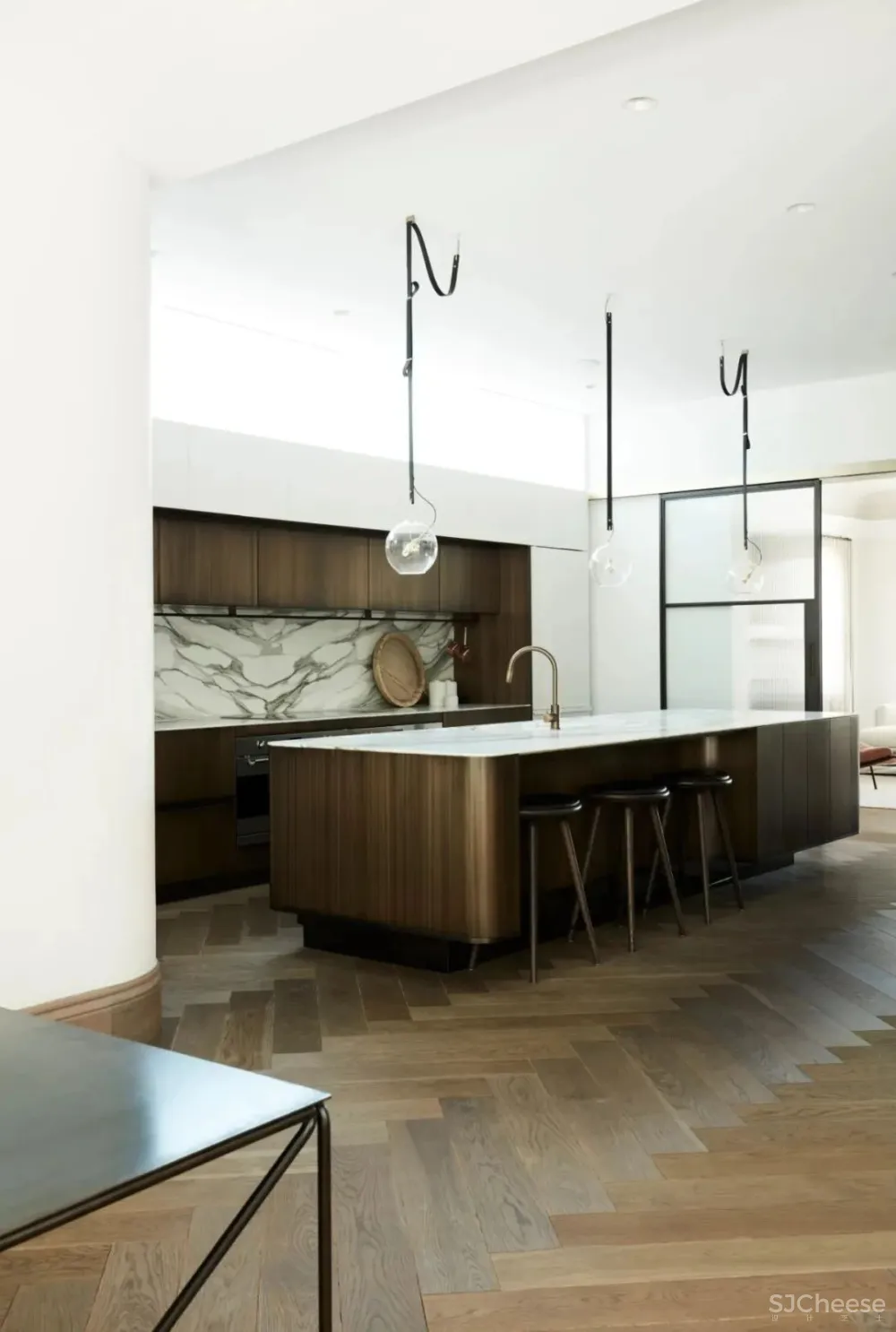 优雅“中性色”山顶别墅,低调却有品位!