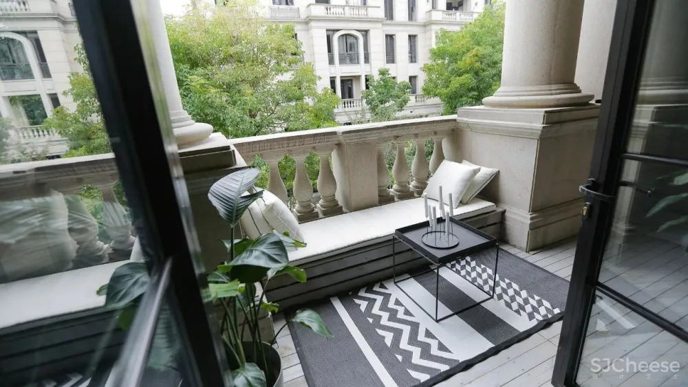 最牛租房族!安徽美女7500块在上海住300㎡,装成精致毛坯房