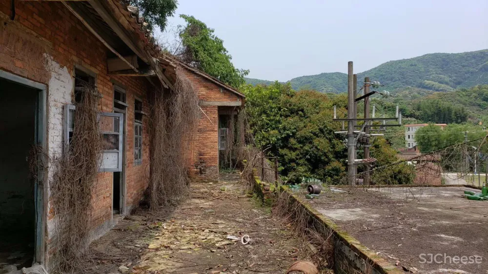 民宿精选破旧作坊改造成露天宾馆