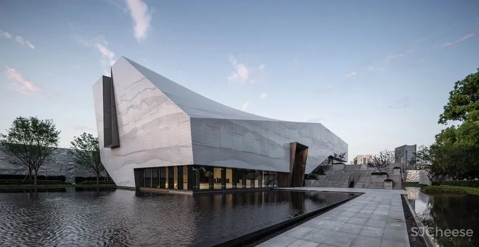 苏州金融商务广场展示中心：建构和隐喻当代太湖石 日清设计