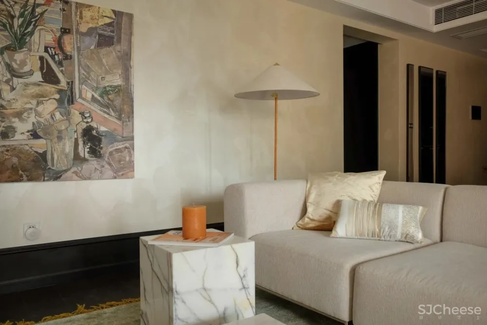 深圳小夫妻花半年时间等待家具漂洋过海，入住这个现代与古典之家