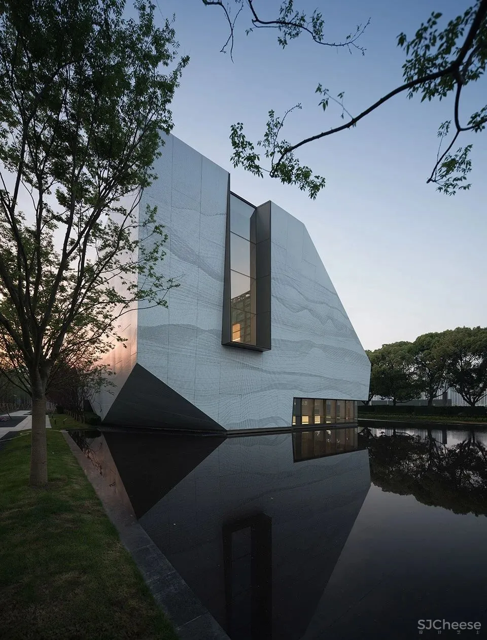 苏州金融商务广场展示中心：建构和隐喻当代太湖石 日清设计