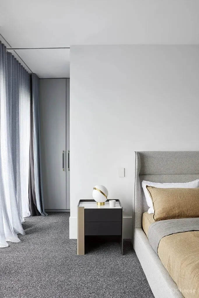 Christopher Elliott 新作 低调内敛的现代优雅