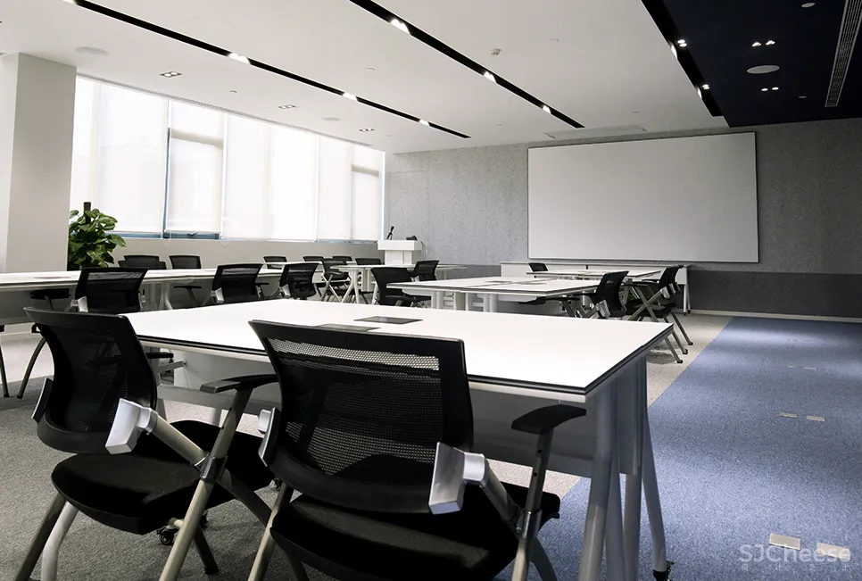 Kostal的办公格调,务实与高效的典范。