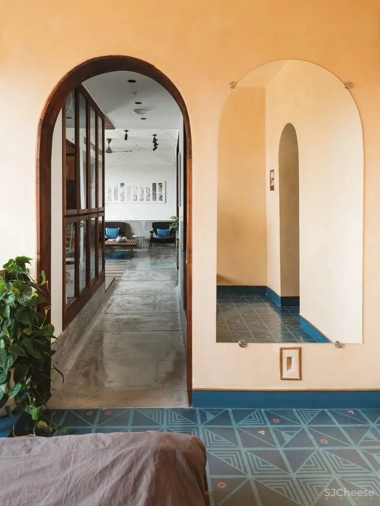 67㎡ 一室户,用水泥与木头就能缔造出时尚住宅