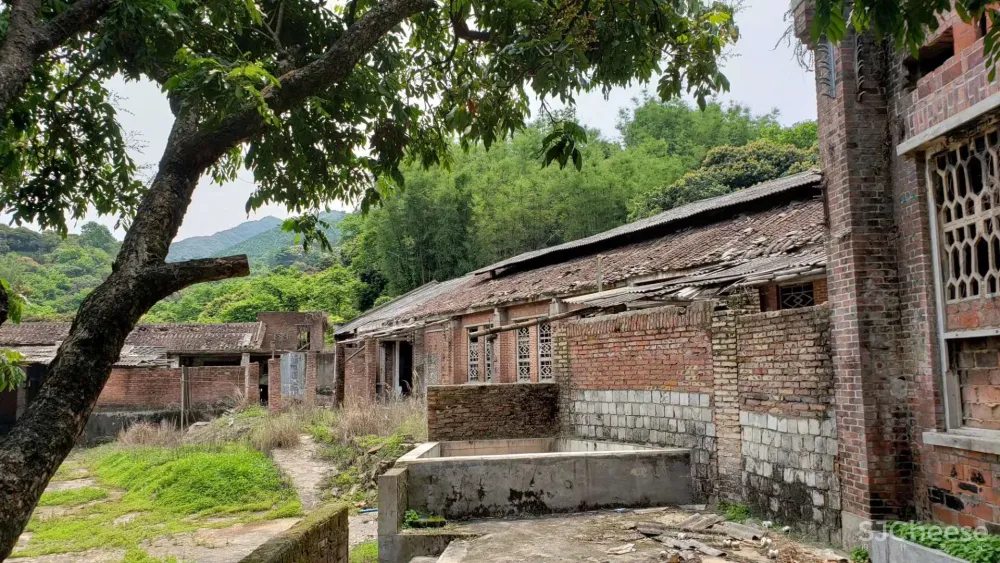 民宿精选破旧作坊改造成露天宾馆