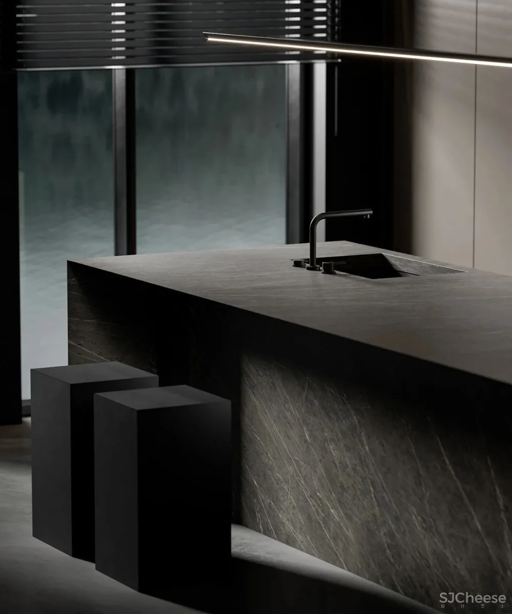 Amir Adilbekov 现代主义的暗黑美学