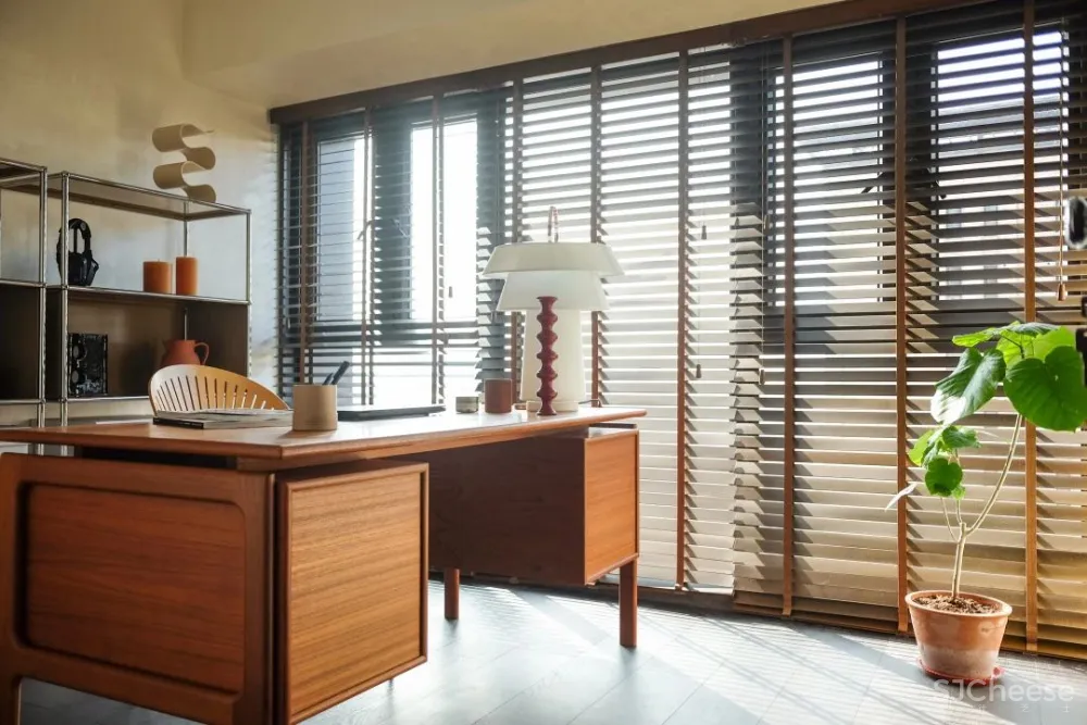 深圳小夫妻花半年时间等待家具漂洋过海，入住这个现代与古典之家