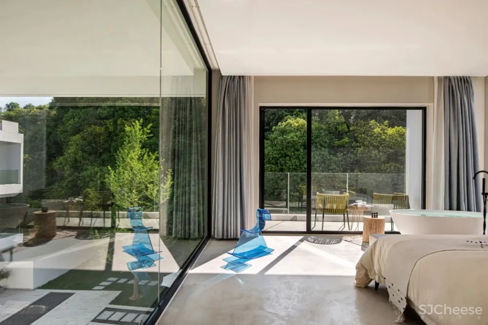 杉树林里的极美民宿