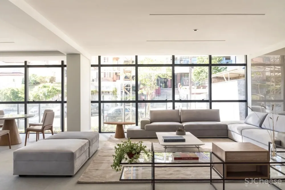 330m²顶奢复式的简约气质,低调而奢华