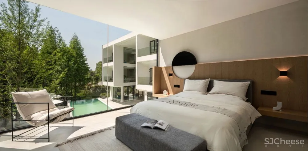 杉树林里的极美民宿