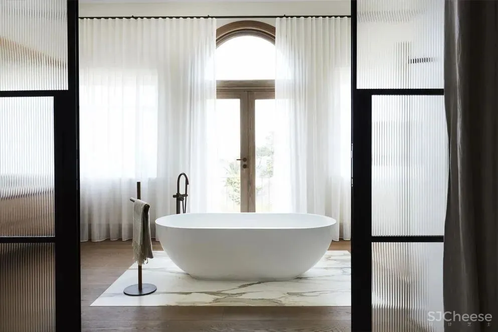 优雅“中性色”山顶别墅,低调却有品位!