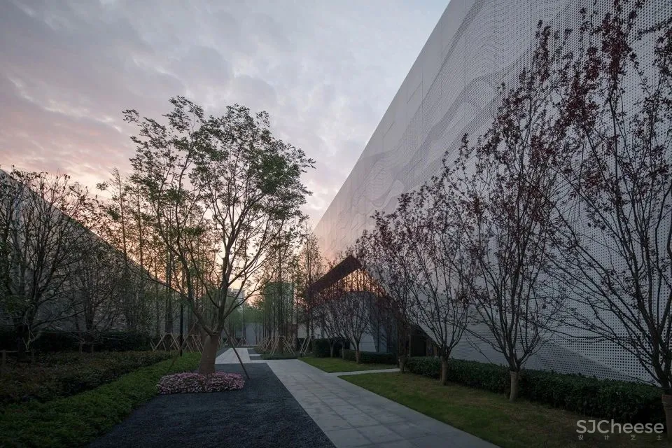 苏州金融商务广场展示中心：建构和隐喻当代太湖石 日清设计